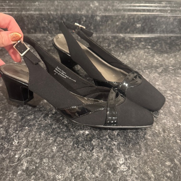 Coach and Four Slingback Black Heels Size 6 - Picture 2 of 11